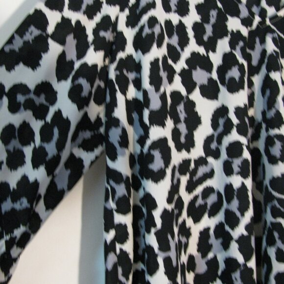 * 2/$15 Izzy & Lola Animal Print Shirt Large Silky Lightweight Puff Sleeve - Picture 3 of 6